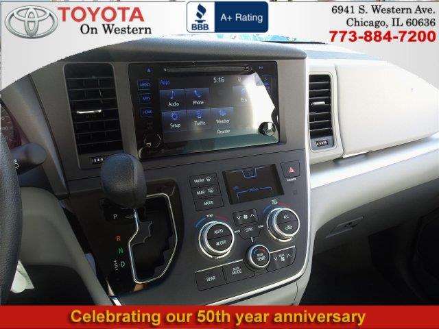 Toyota Sienna 2017 photo 11